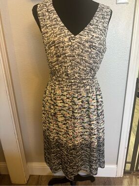V-Neck Sleeveless Midi Dress in Black, White & Coral Highlights